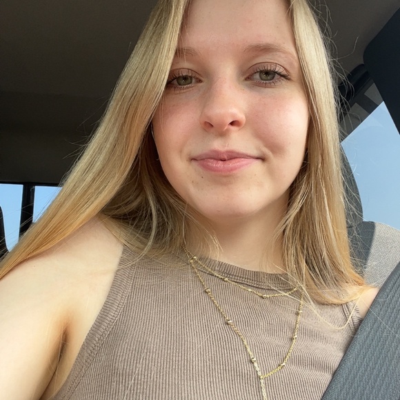 Meet your Posher, Marissa - Picture 1 of 1